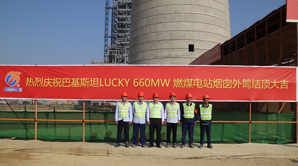 4、万象城在线登录副总工程师、南亚区域经理张光福与项目管理人员合影.JPG